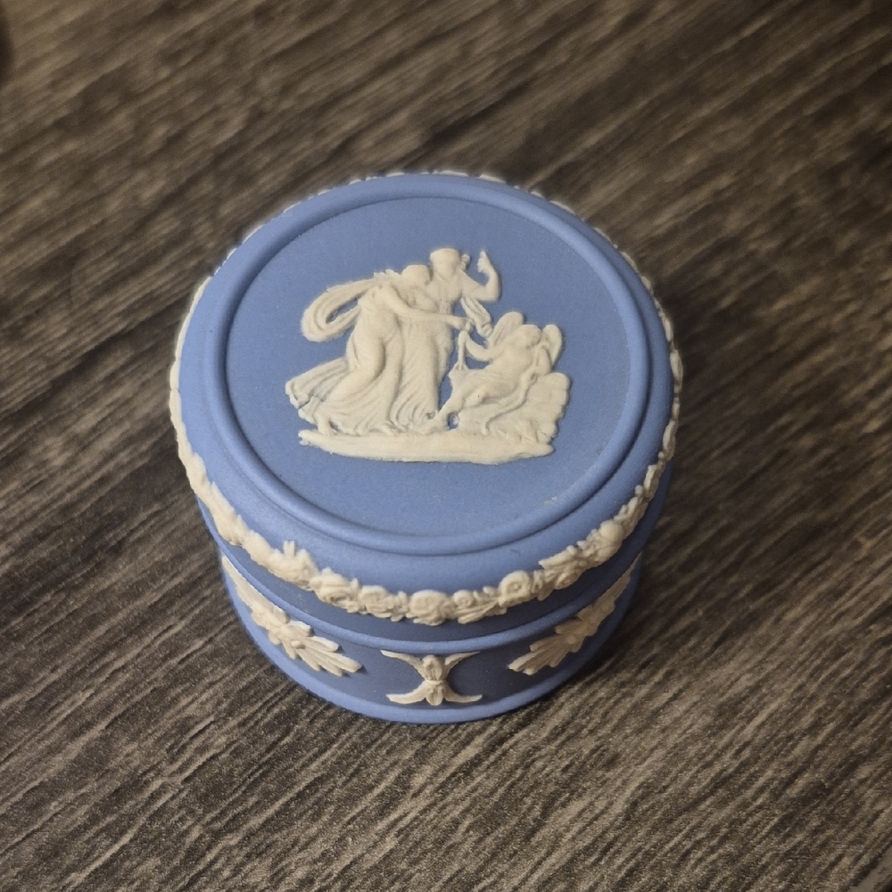 Vintage Wedgewood Jasperware Made In England Trinket Pill Box